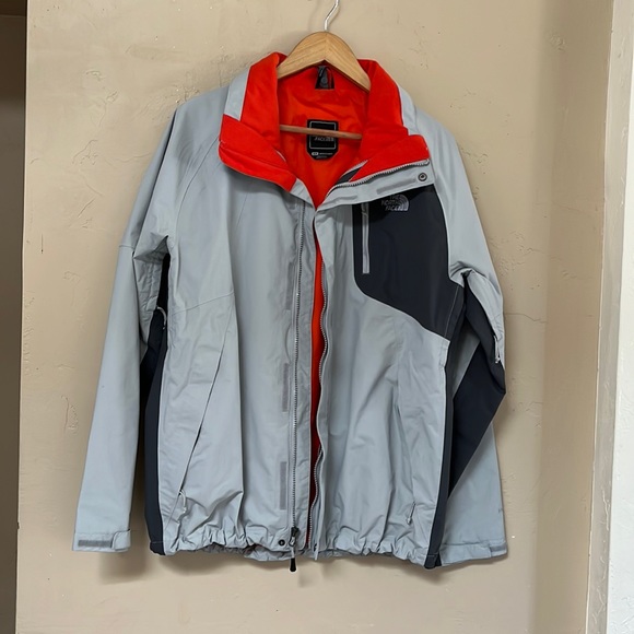 The North Face HYVENT Men’s Waterproof Jacket Size Medium - Picture 4 of 16